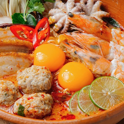 Crispy Pork Mama Tom Yum